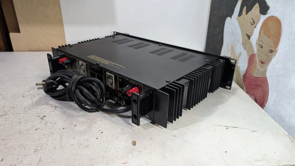 Amplificador de Potencia de Sonido Natural Yamaha P2050 Serie Profesional Foto 4 de 4