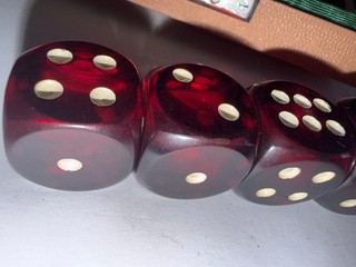 RED CHERRY BERNSTEIN BAKELIT WÜRFELSET IN ORIGINAL LEDERETUI