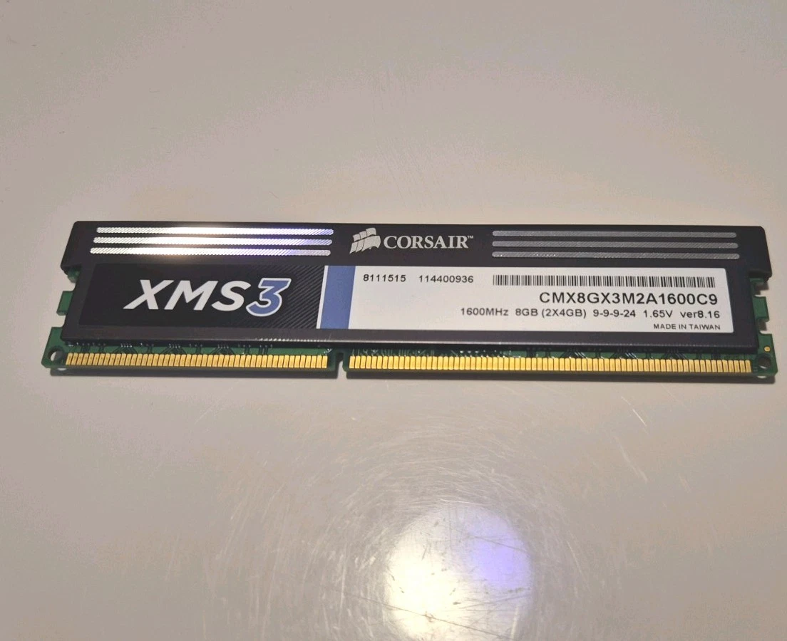 SOLDES : Corsair 8GB (2x4GB) DDR3 1600MHz UDIMM module de