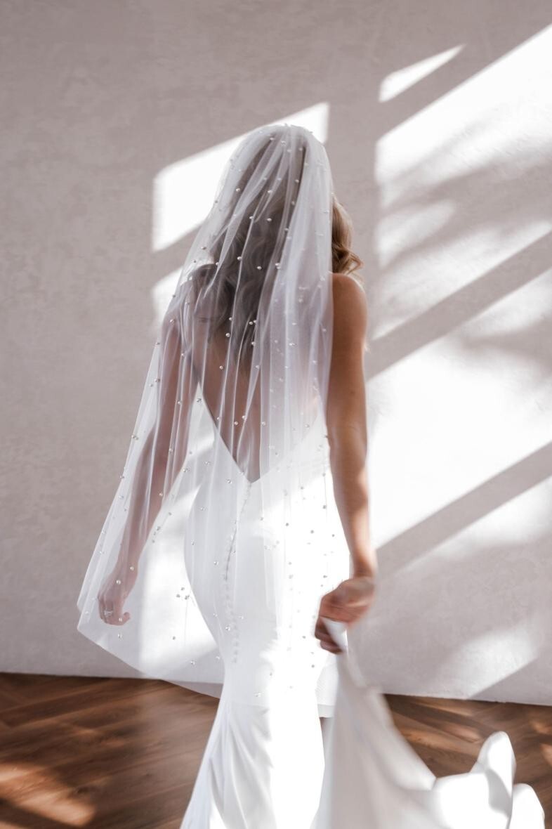 Bridal Pearls veil for bride veil scattered pearls fingertip