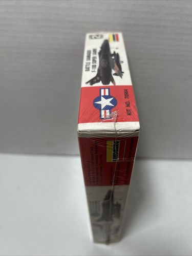 VINTAGE 1992 Lindberg Battle Damaged F-100 Super Sabre 1/72 SIGILLATO IN FABBRICA - Foto 3 di 5