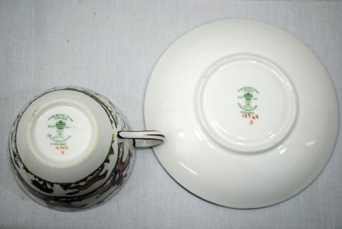 4 Crown Staffordshire Fox Hunting Scene Cups & Saucers - Picture 5 of 5
