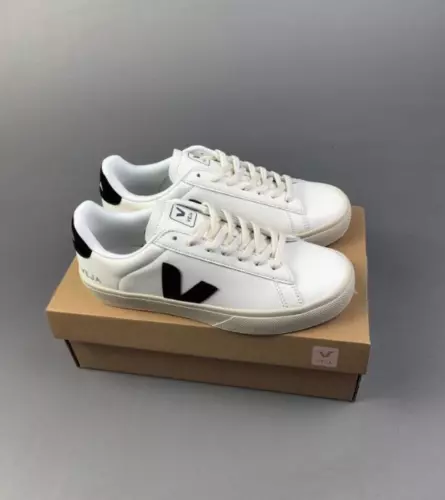 Zapatillas informales Veja de cuero con cordones bajas para hombre y mujer - Imagen 4 de 14