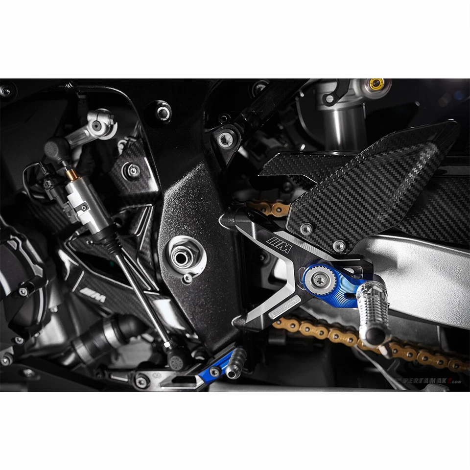 Reposapiés ajustable de fibra de carbono apto para BMW S1000RR 2019-2024 Foto 3 de 4
