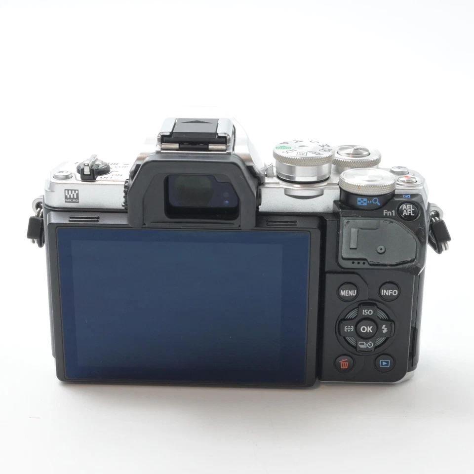 Olympus OM-D E-M10 Mark III EZ Double Zoom Kit Silver[Near Mint]#5414 - Image 3 of 4