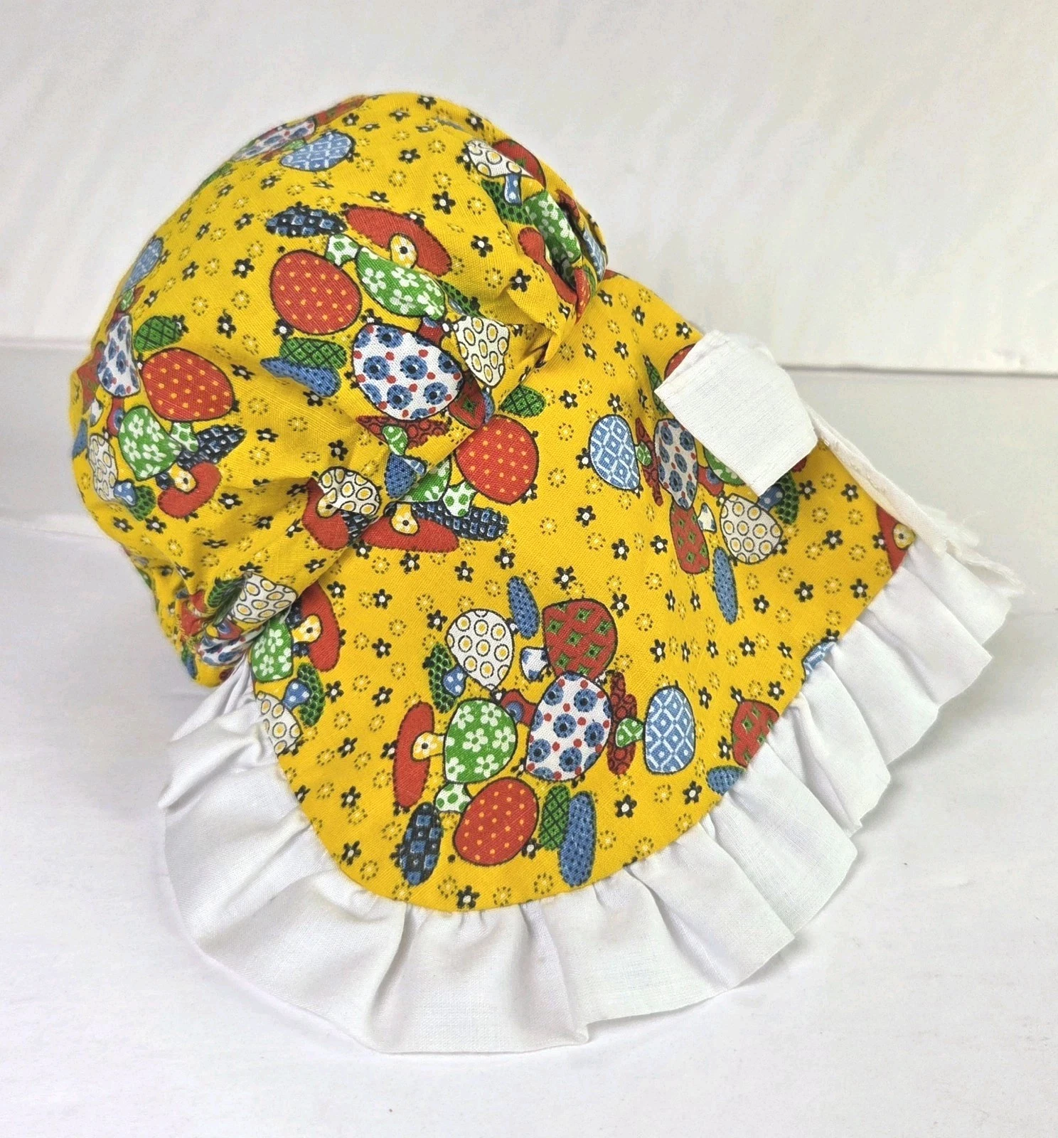 Vtg 1970s Infant Cotton Bonnet Prairie Style Ruffles Bow Mushrooms Kitschy Mod
Opens in a new window