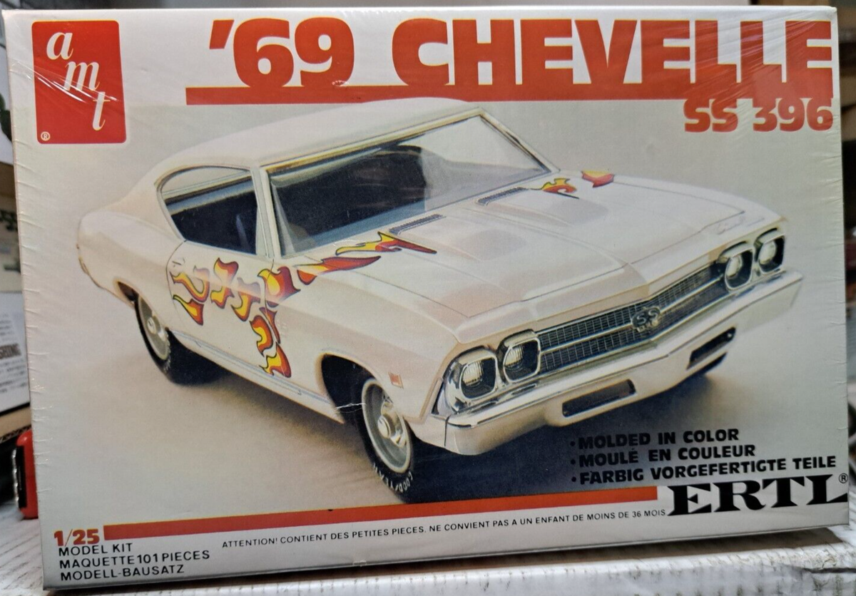 AMT ERTL 1969 Chevelle SS 396 1/25 Vintage Hot Rod Muscle Car