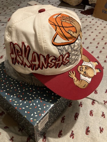 Arkansas Razorbacks Hogs Hat Basketball Graffiti Spellout 90’s AOP Snapback TOW - Picture 2 of 9