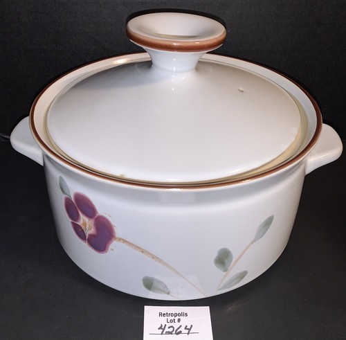 Noritake Hello Spring Stoneware 8551 Round Covered Casserole Dish - Picture 2 of 14