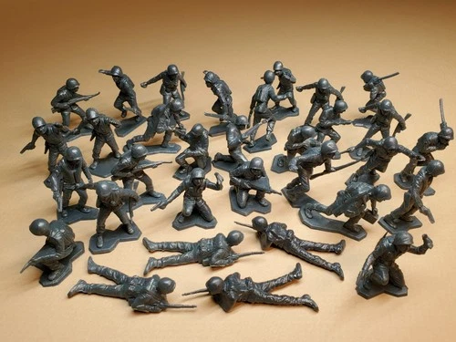 32 Figs – 2 Sets, Vintage Marx U.S. Marines, Flat Dark Bluish/Gray (RARE)