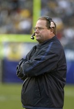 Head coach Mike Holmgren Seattle Seahawks looks on v the San Diego- Old Photo 2