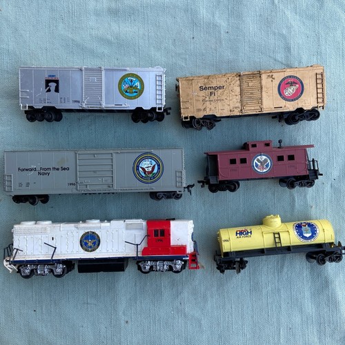 Life-Like Armed Forces HO Model Train Engine Box Car Army Navy Marines Air Force - Bild 6 von 24