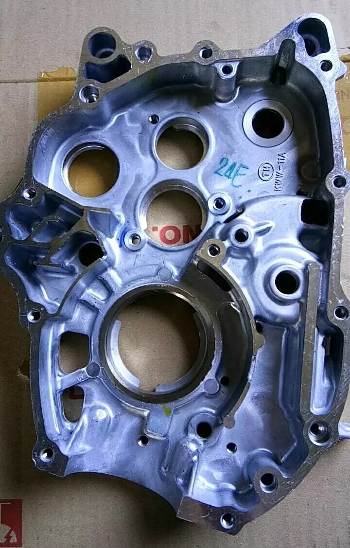 Genuine Engine Crankcase right HONDA Wave 110i Super Cub