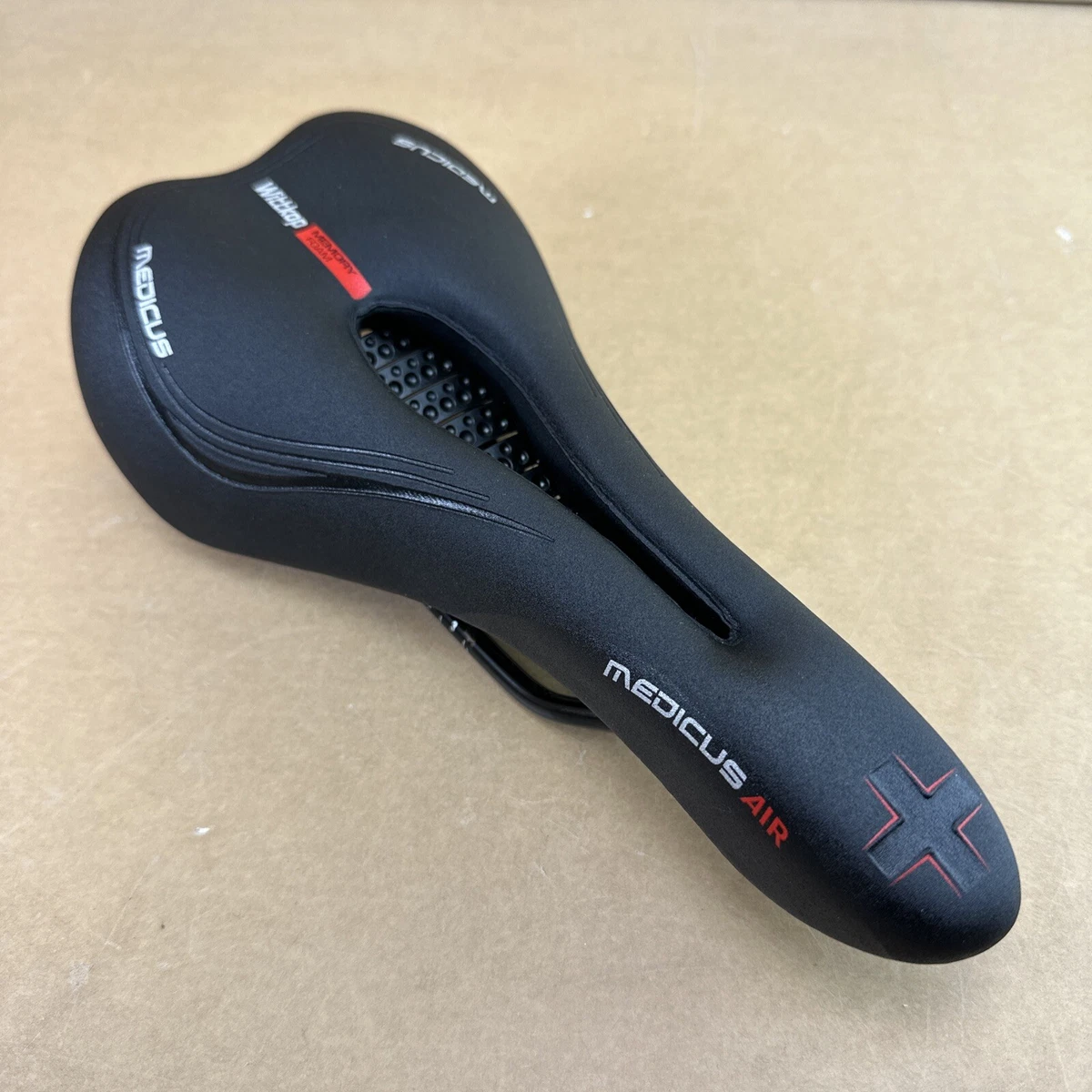 Wittkop Medicus Air Saddle With Memory Foam Bike Seat Black VGC