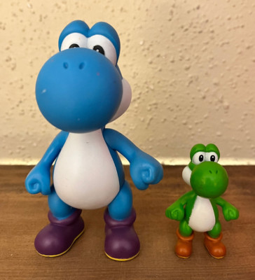 2009 Nintendo Blue Yoshi figure 5  & green Yoshi 2.5'' figure lot