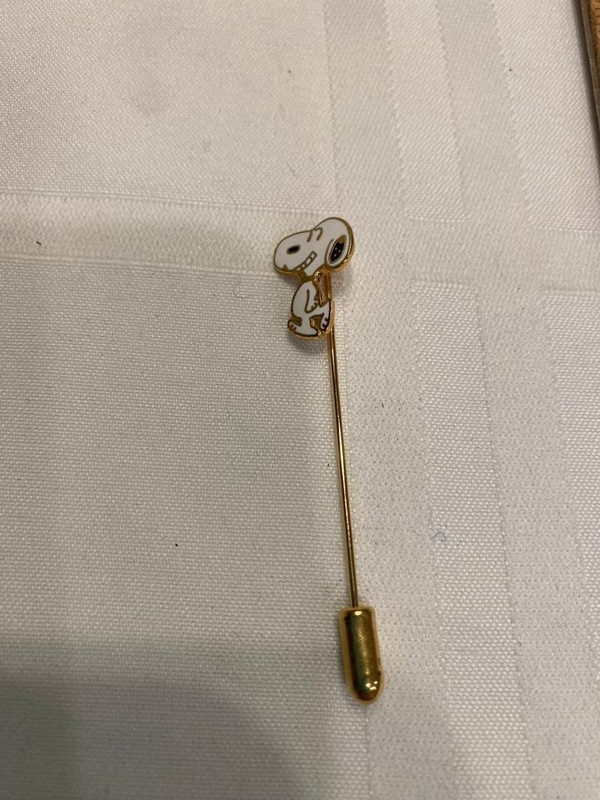 Vintage Aviva Snoopy Peanuts Stick Pin Goldtone Enamel Snoopy United Feature