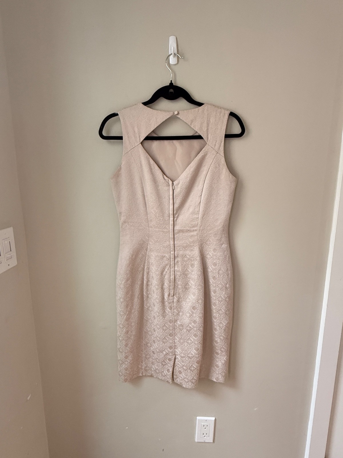 H&M Cream Fitted Cutout Back Jacquard Office Dress Size 6 thumbnail 7