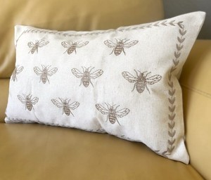 Off-white (オフホワイト) クッション&カバー 25+ Off White Pillow for sale | Updated Oct 2026