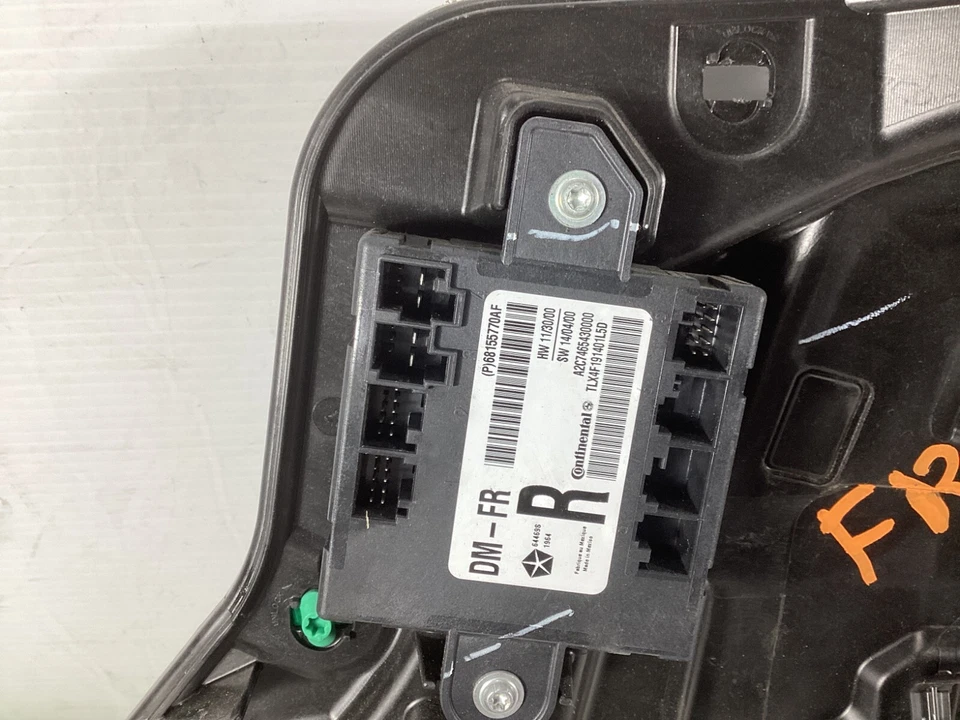 Dodge Charger 2011-2023 regulador de ventana de puerta delantera derecha y placa portadora OEM. Foto 4 de 4