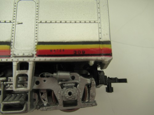 Bachmann Plus 11224 & 11226 Santa Fe War Bonnet #309L & 336B EMD F7A & B HO - Picture 6 of 10
