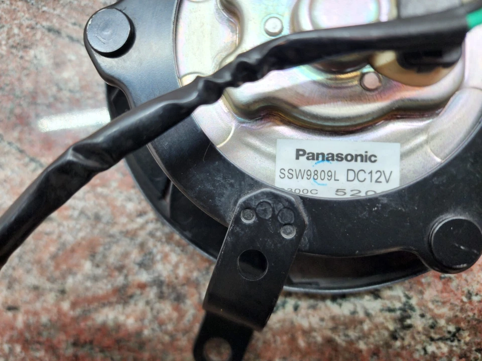 Ventilador de refrigeración del radiador izquierdo Yamaha YZF-R6 2008-2016 OEM PANASONIC SSW9809L Foto 4 de 4