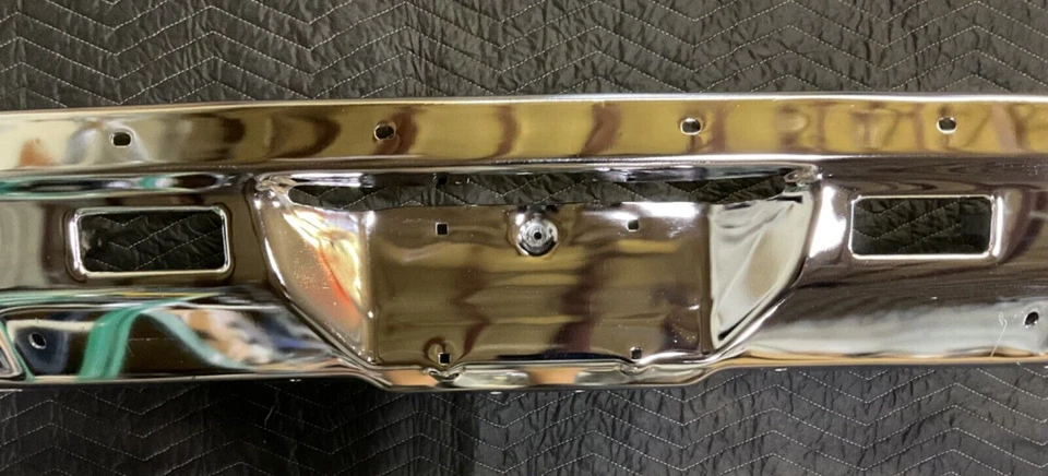 Parachoques trasero cromado NOS GM 73 Oldsmobile Cutlass Vista Cruiser Wagon RARO 336301 Foto 3 de 4