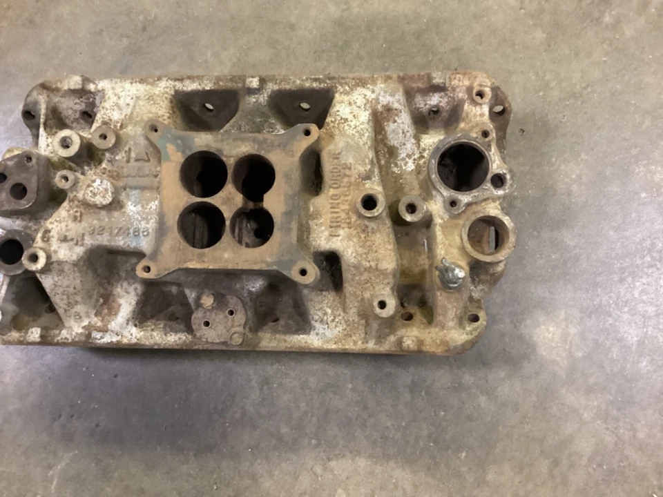 68 69 70 71 72 73 74 AMX Javelin Jeep CJ5 CJ7 360 401 4 barriles colector de admisión Foto 3 de 4