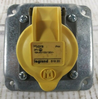 1 USED LEGRAND 51920 RECEPTICAL/SOCKET, 16AMP 2POLE 3WIRE IP44 ***MAKE OFFER***