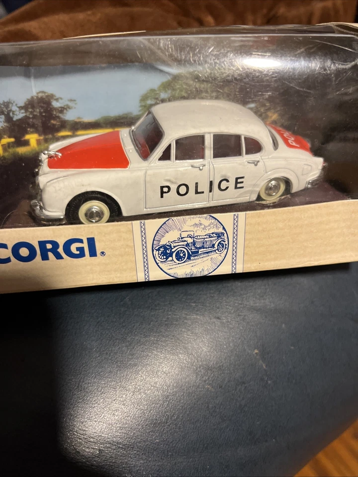 Vintage Police Jaguar 1/42 Corgi Classic Diecast New In Box Great Britain 1993 - Image 2 of 4