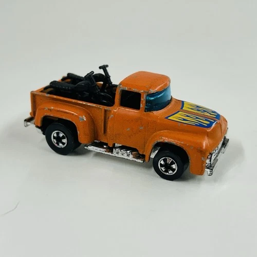 Hot Wheels Blackwall 1977 56 Hi Tail Hauler Orange Truck w/ Black Motorcycles