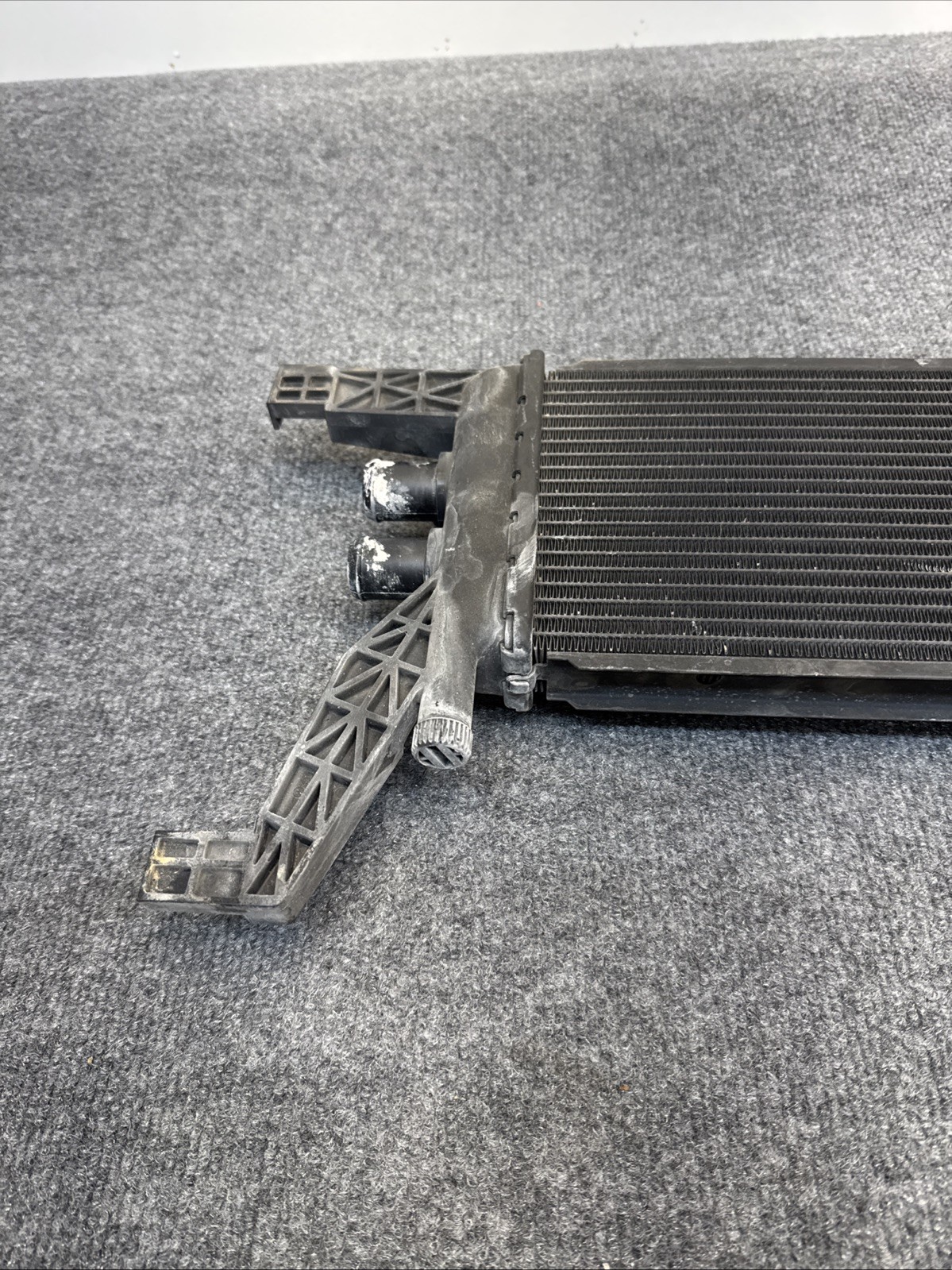 14-22 Maserati Ghibli Front Engine Secondary Water Cooler Radiator 670009821 OEM