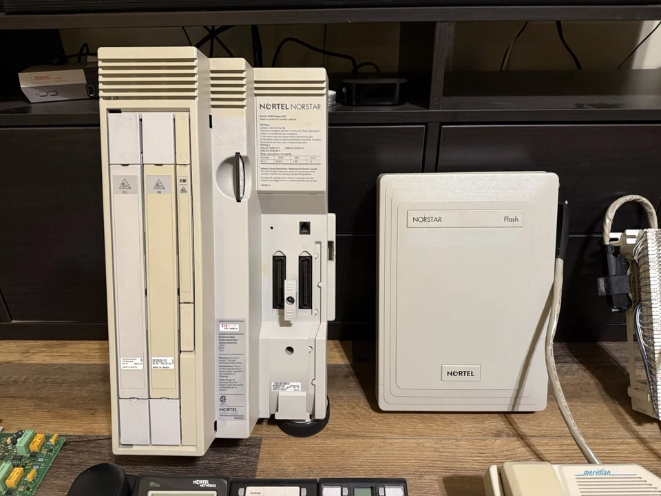 KSU Nortel Norstar CICS v7.1 8x24 completo con identificador de llamadas, buzón de voz y 10 juegos Foto 2 de 4