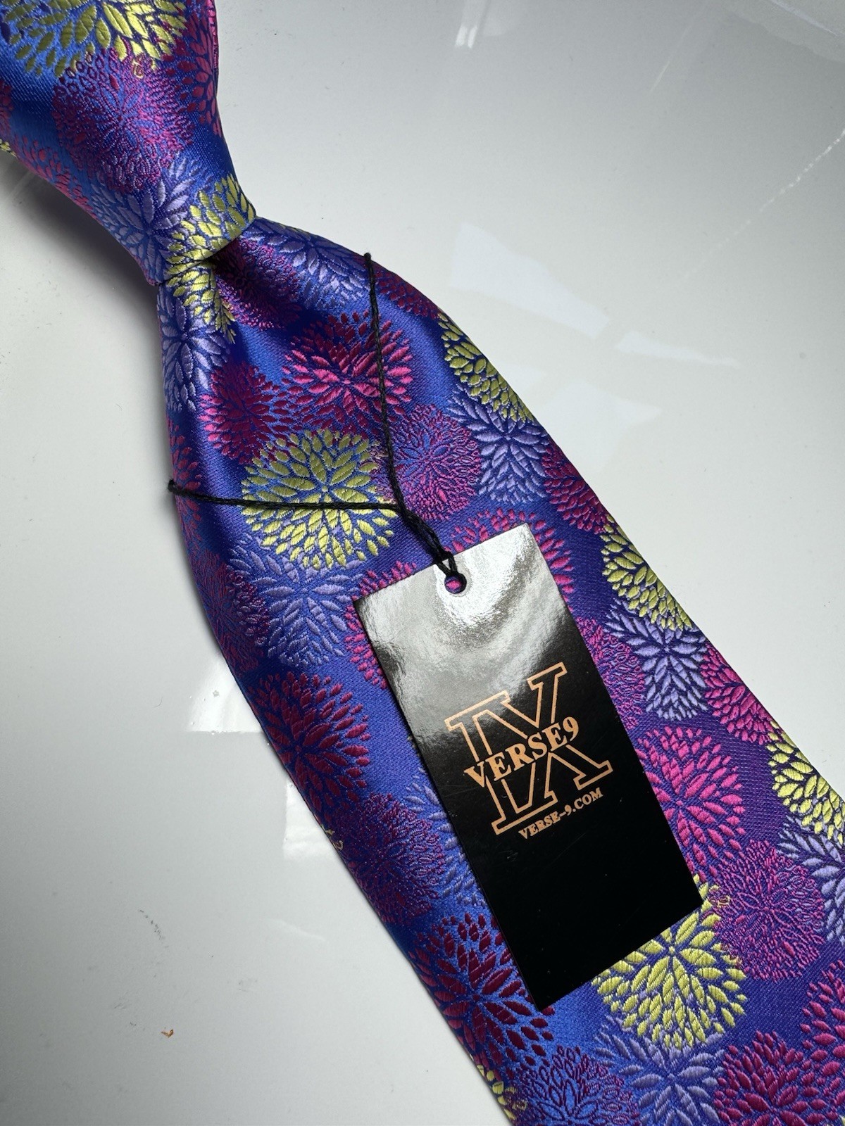 NWT VERSE 9 MULTI COLOR GEOMETRIC STYLE PRINT SILK DESIGNS NECK TIE & HANKY