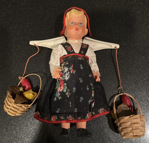 Vintage Souvenir Doll from the Netherlands w/ Flowers, Excellent Condition - Picture 3 of 9