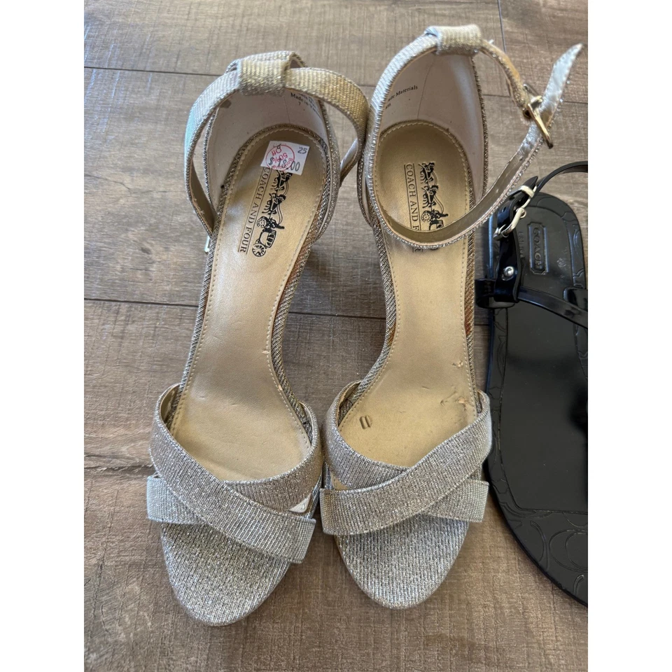 Pacote com 2 sandálias Coach: sandálias de salto e tanga - glitter dourado e preto tamanho 7 - Imagem 3 de 4