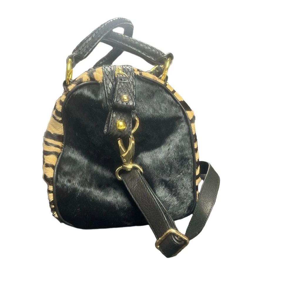 Bolso de mano/bolso de hombro grande Cynthia Rowley negro dorado cuero genuino con bolsa para el polvo Foto 3 de 4