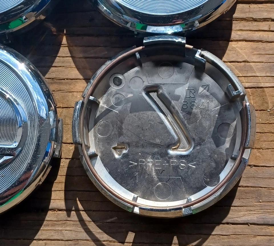 Juego de 4 tapas centrales Lexus ES300 GS300 IS300 RX330 RX400, 1997-2009, parte # 8841 Foto 3 de 3