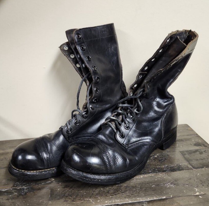 Vintage US Army Military/Marines Black Leather 11 Eye Combat  display picture 3