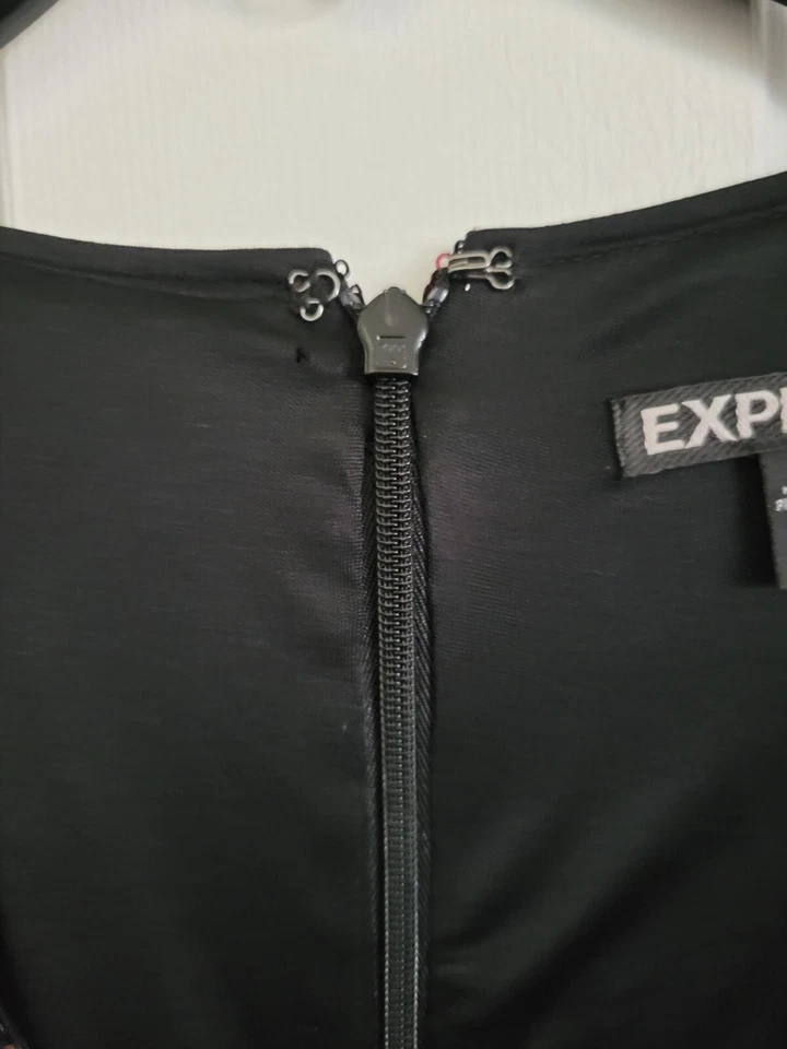 Express 女式红色铜亮片 V 领长袖迷你连衣裙 8 码 — 第 3/4 张图片