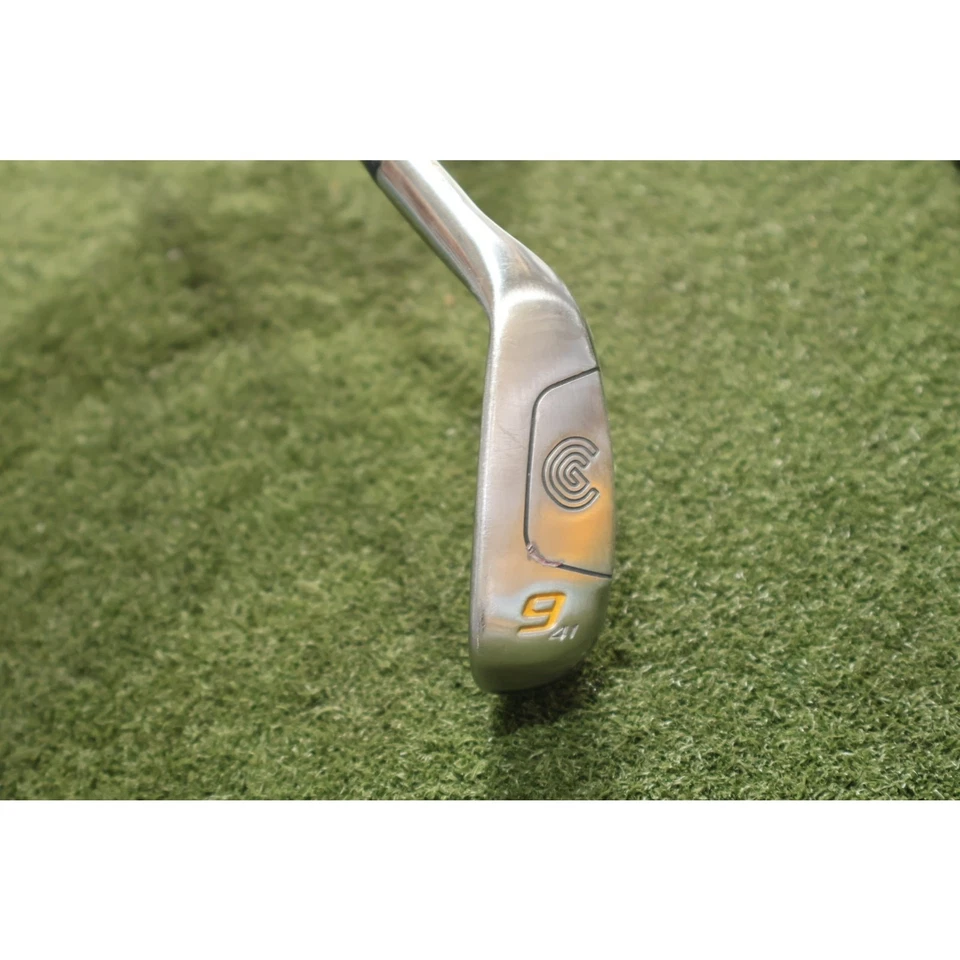 Cleveland HiBore R Flex 36" Golf 9 Iron RH / 1H-S732 - Image 2 of 4