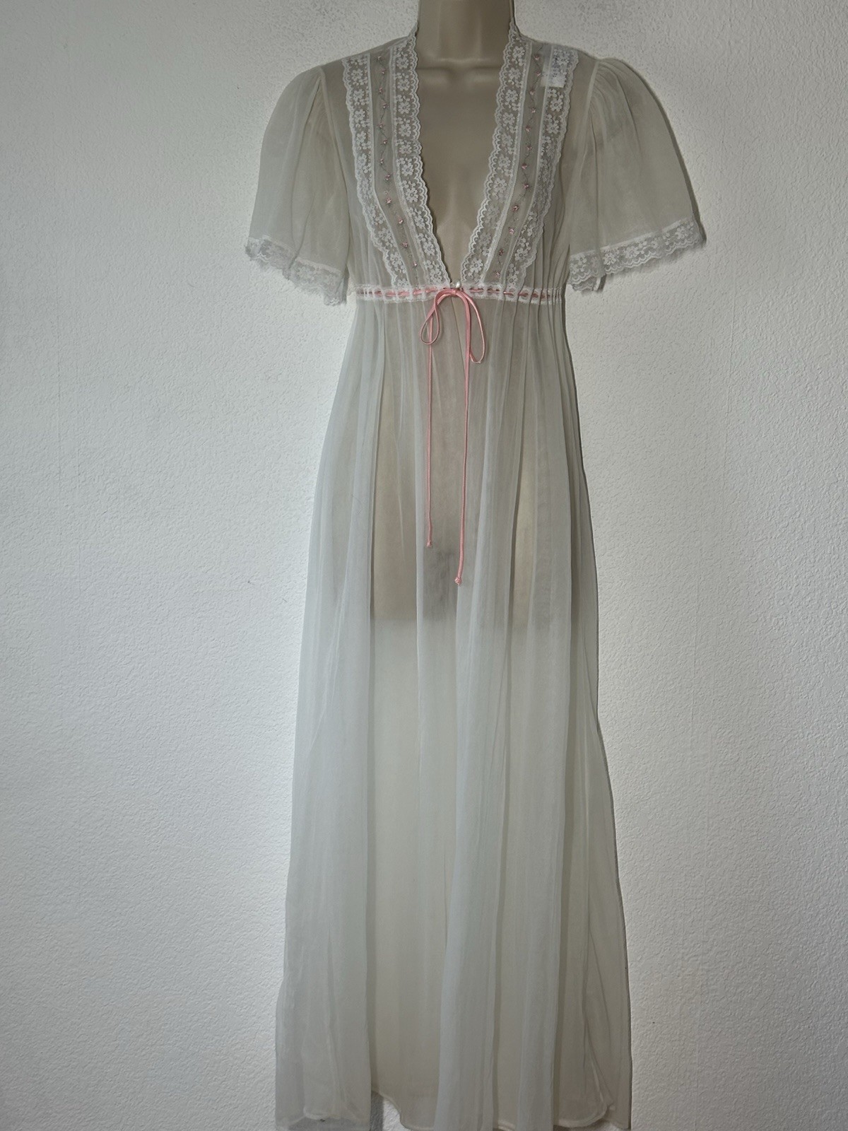 VTG Dreamaway White Chiffon & Lace  Long Robe Gown Open Front Bridal Dainty
