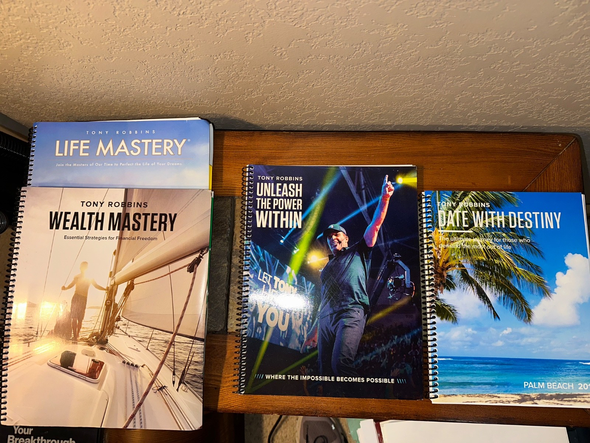 Tony Robbins UPWテキストブック Tony Robbins Workbooks / Manuals Lot of 4. UPW, Date with Destiny
