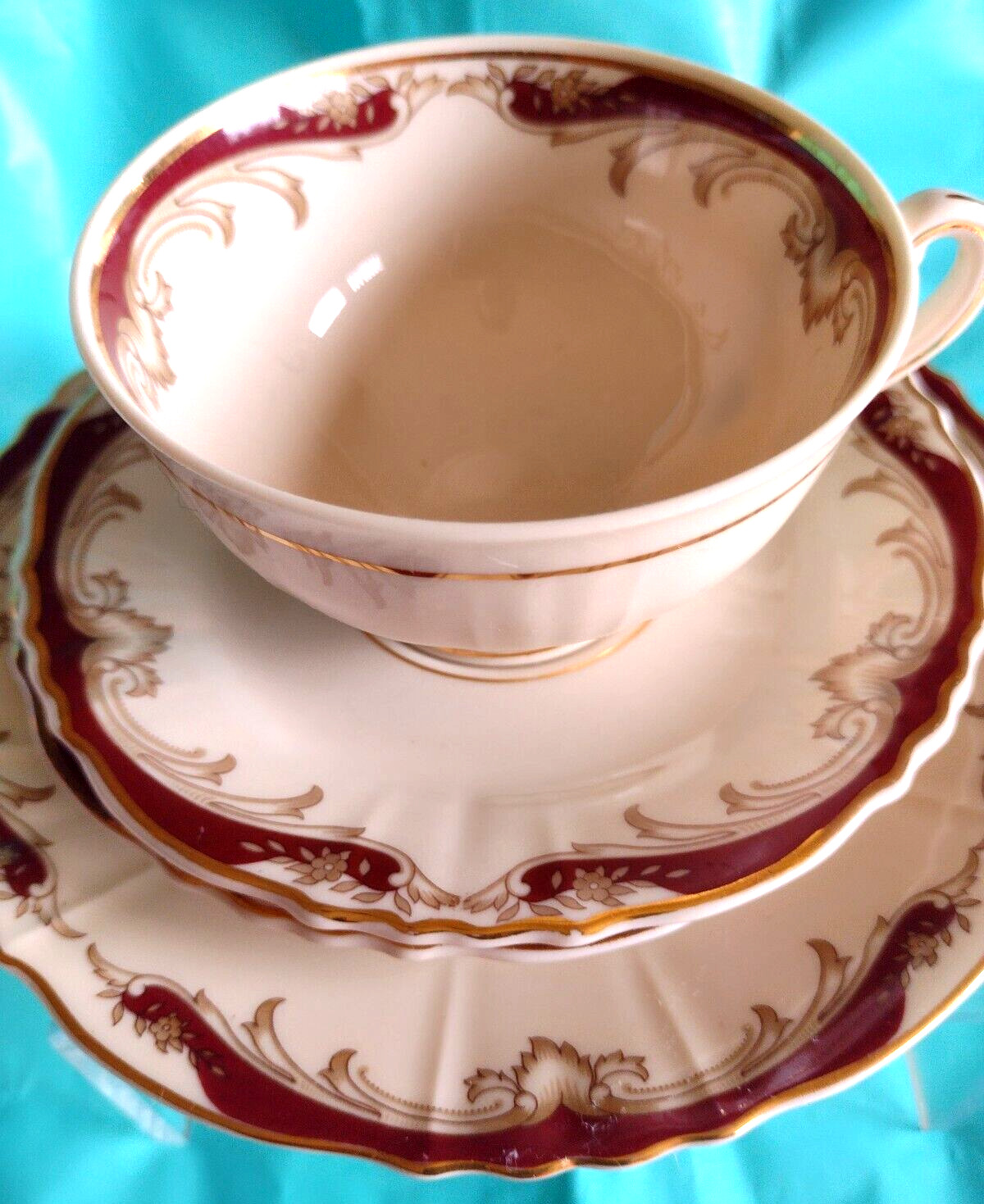 SYRACUSE CHINA FEDERAL SHAPE RADCLIFFE MAROON SCROLLS TRIO TEA  CUP SAUCER SET