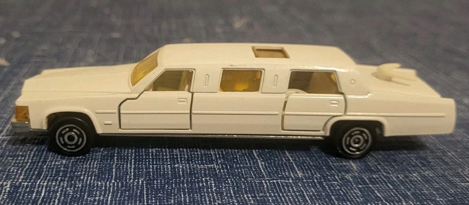 VTG • Majorette • Limousine #339 • White w/Yellow Windows • 1:58 Diecast • Exc! - Image 4 of 4