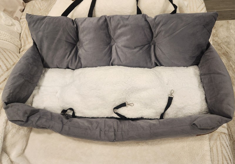 Pelsbarn XL Grey Car Dog Bed Scandinavian Design  MSRP $200.00