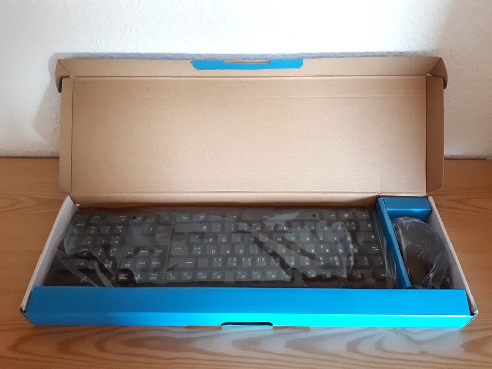 V7 Videoseven CKU200DE USB Tastatur DE + Maus-Set USB 29,74€ →20€ - Bild 2 von 4