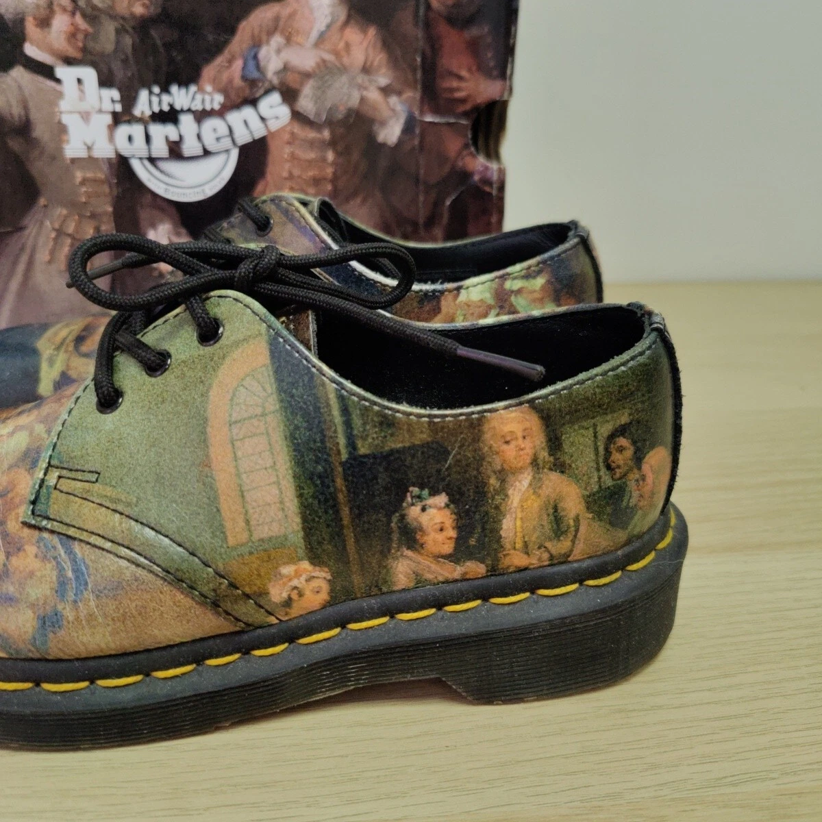 Hogarth dr martens top