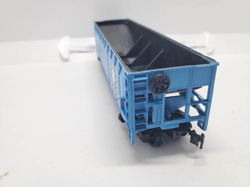 HO Scale "The Rock" 133274 Forty Foot Open Hopper Freight Train Car #20 - Image 4 of 4