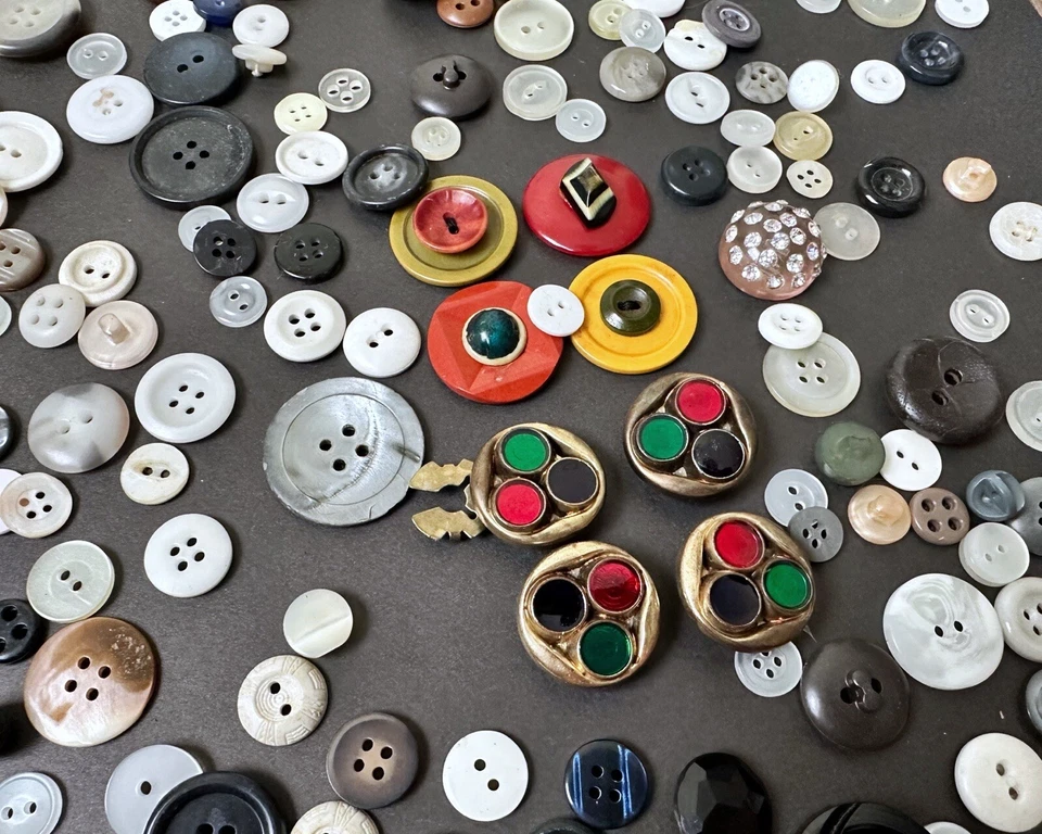 Vintage Lot Of 100+ Multi Designed Buttons - Image 2 of 4