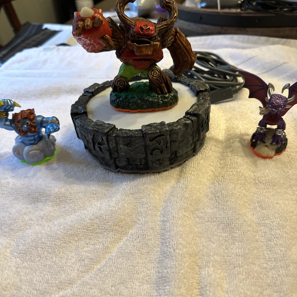 Skylanders Portal of Power Xbox 360, 3 Characters Included ￼ - Image 2 of 4